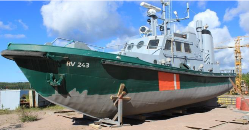 11PORADUR-2K-Navis-laivamaalilla-maalattu-teräslaiva-vihreäksi