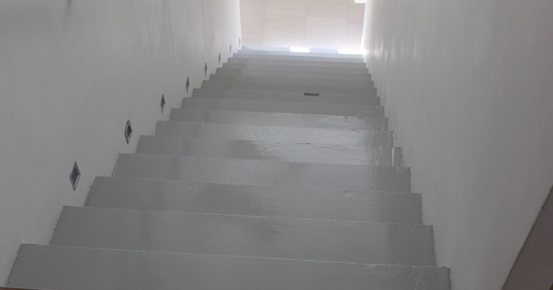 11PORADUR-2K-Pavimento-lattiamaalilla-maalatut-portaat
