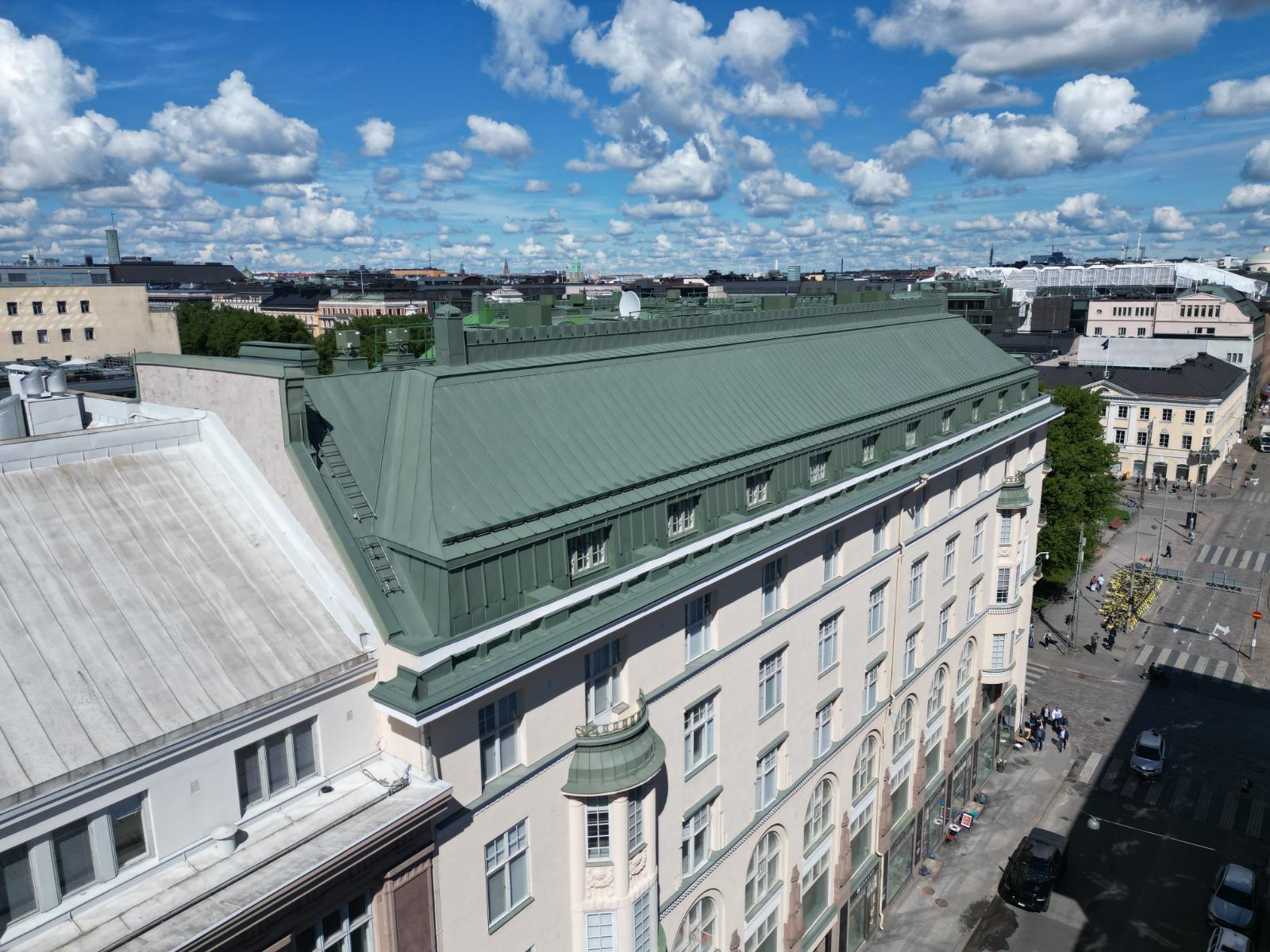 Peltikaton huoltomaalaus